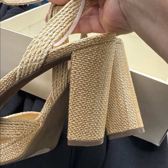 New -Anne Klein Women's Cream Espadrille Sandals - Picture 4 of 8